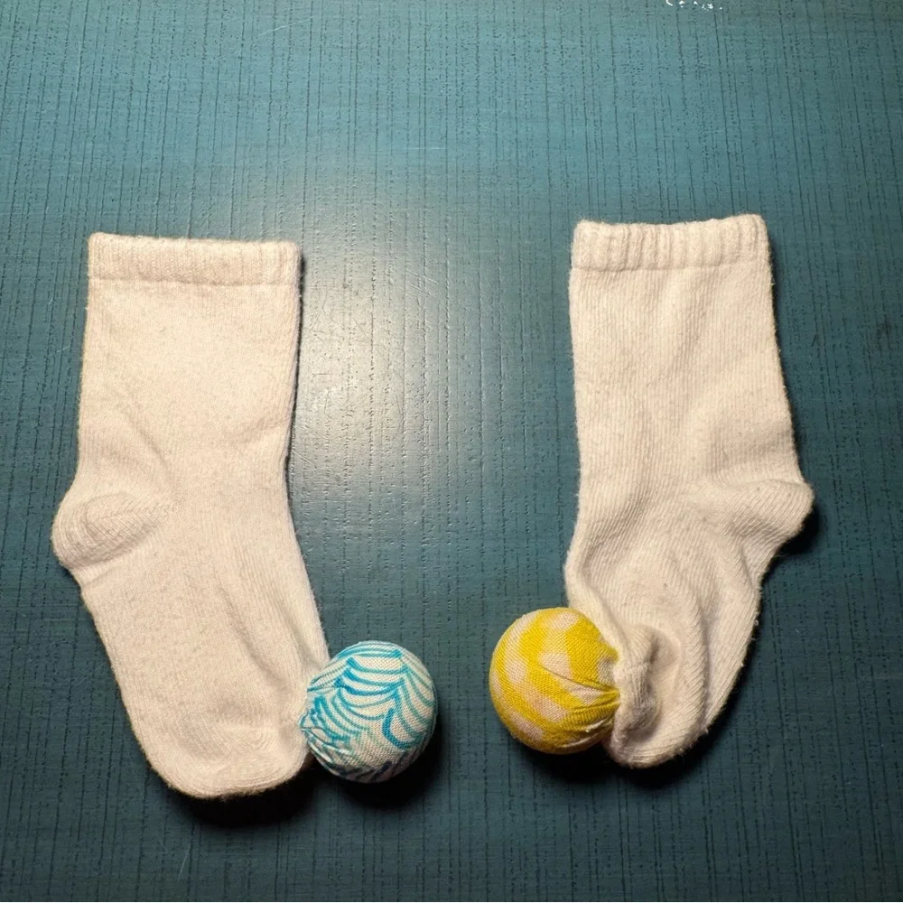 Lovevery 5-6 months Rattle Play Socks